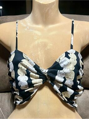 Luz Crown Flower Twist-Front Crop Top, Size Large, EUC